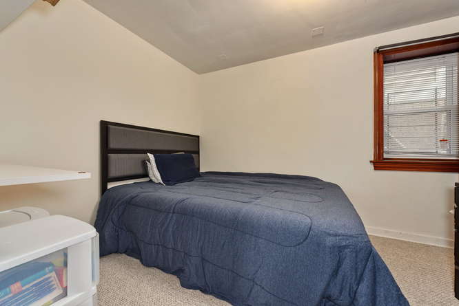 1044 W Montana St Chicago IL bedroom 3