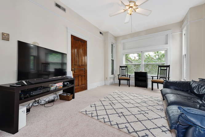 1044 W Montana St Chicago IL living room 1