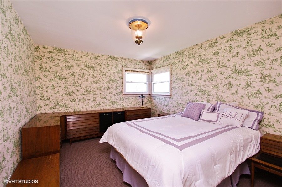 3901 W Jarlath Street, Lincolnwood, IL 60712 master bedroom