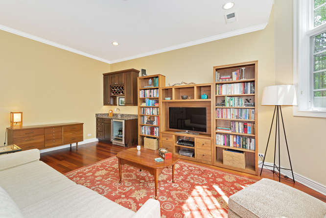 536 W Oakdale Ave Unit 1, Chicago, IL 60657 family room