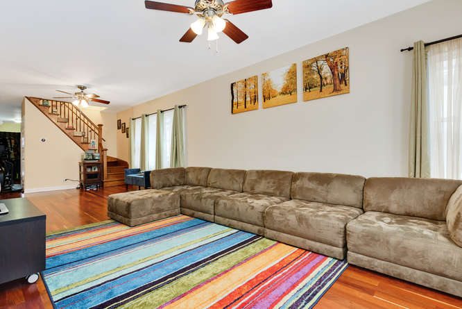 5812 W Patterson Ave, Chicago, IL 60634 living room