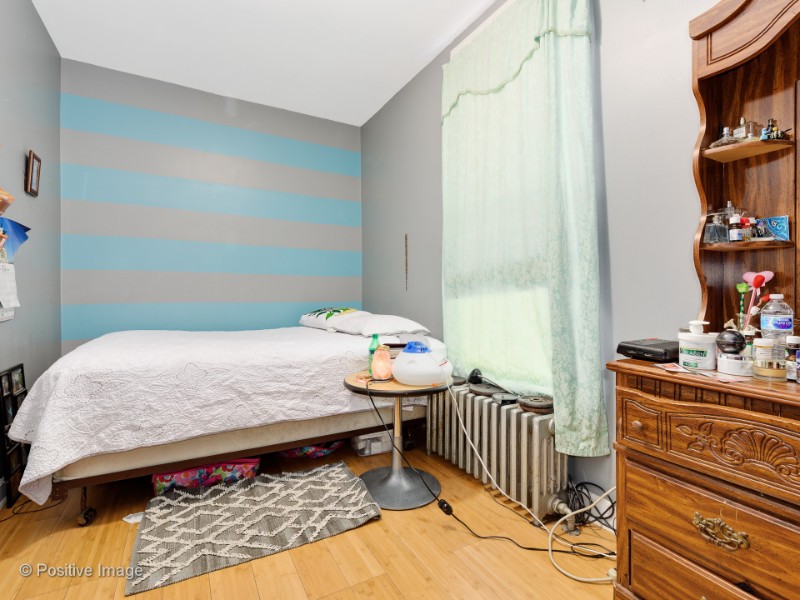 3223 N Albany Ave, Chicago, IL 60618 bedroom