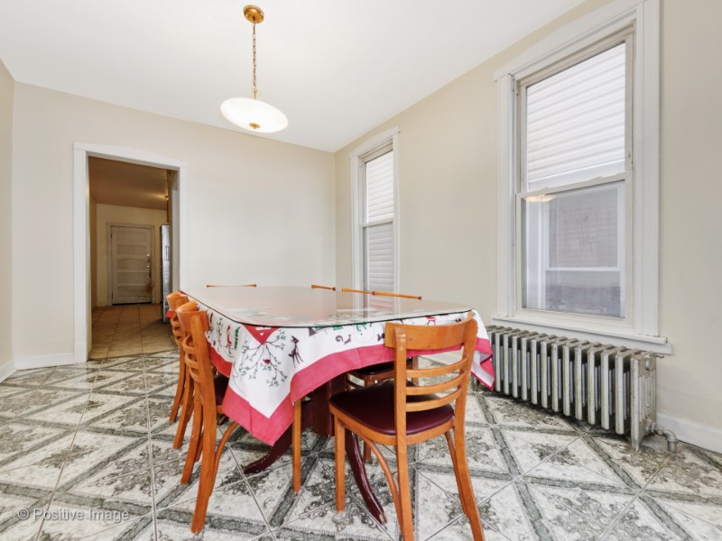 3223 N Albany Ave, Chicago, IL 60618 dining room