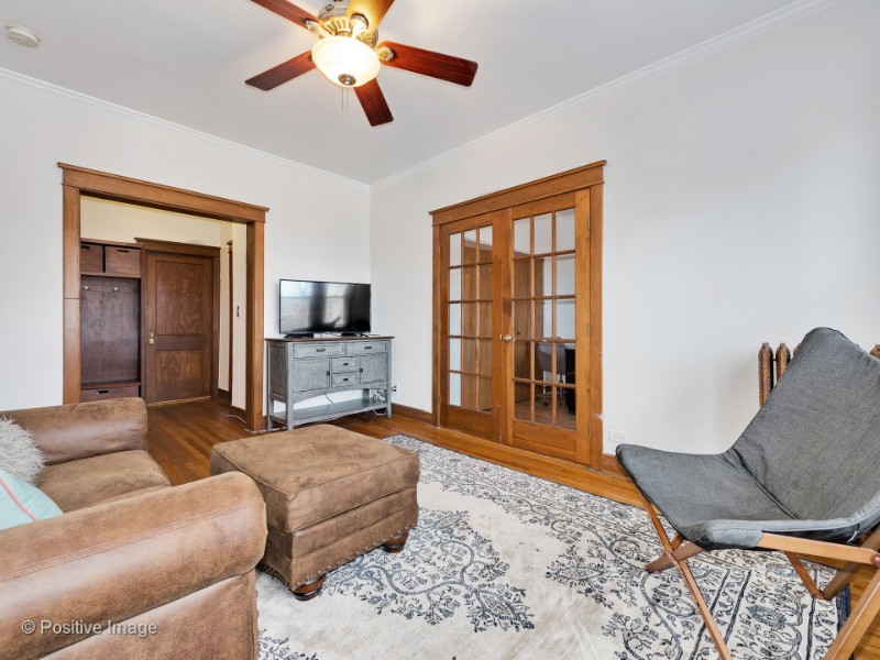2548 N Seminary Ave Unit 2, Chicago, IL 60614 living room