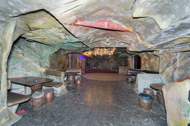 448 W Barry Lake View cave basement